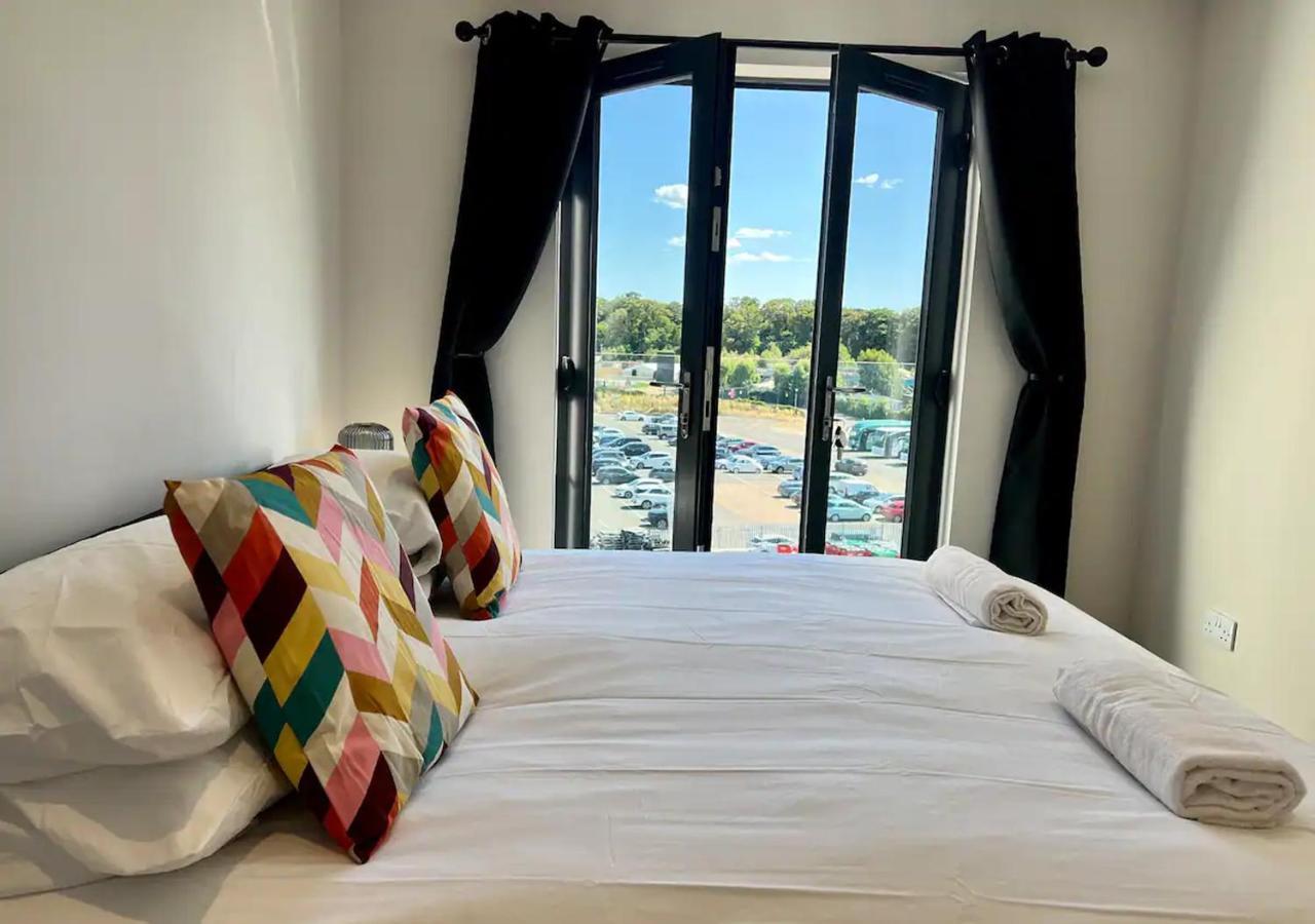 Beachfront Bliss With Sea Views Sleeps 7 Margate