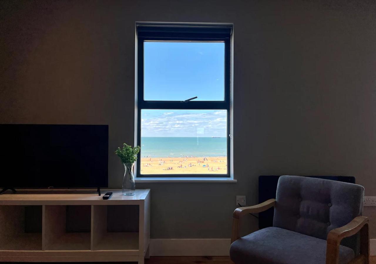 Beachfront Bliss With Sea Views Sleeps 7 Margate