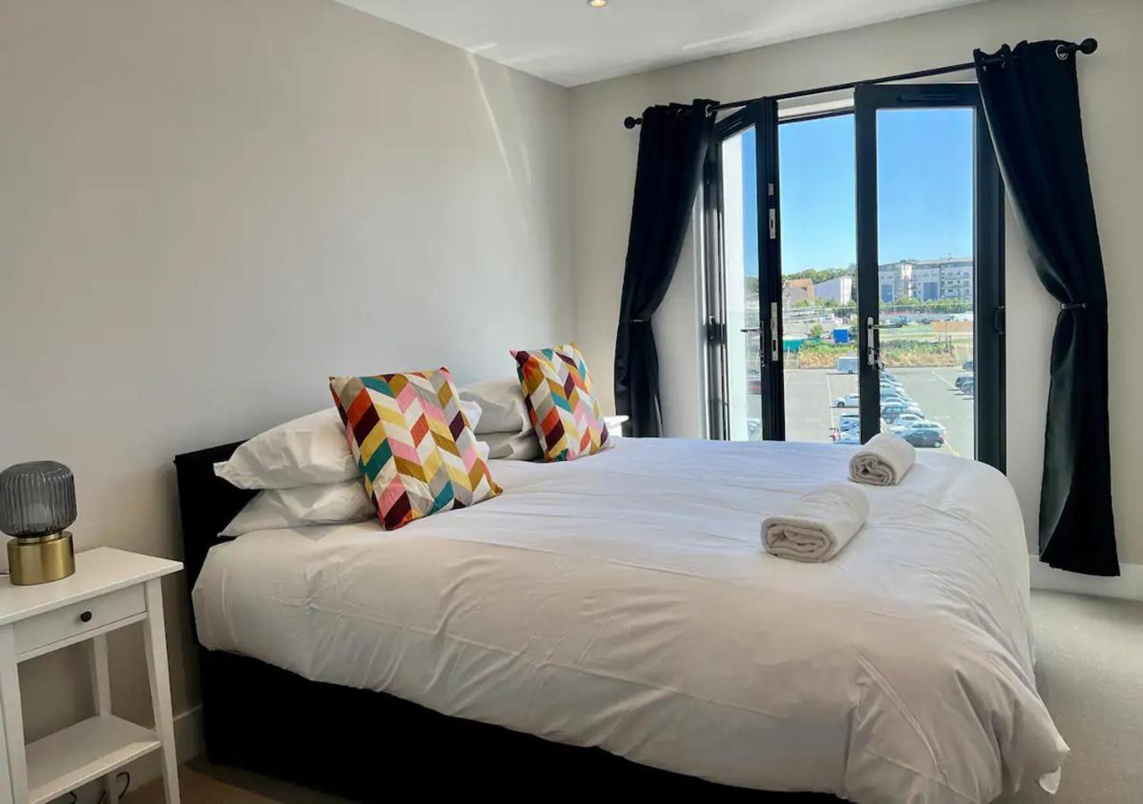 Beachfront Bliss With Sea Views Sleeps 7 Apartment *