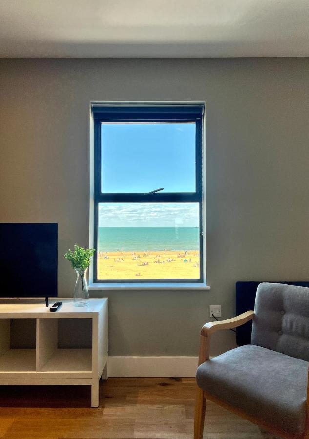 Beachfront Bliss With Sea Views Sleeps 7 Margate