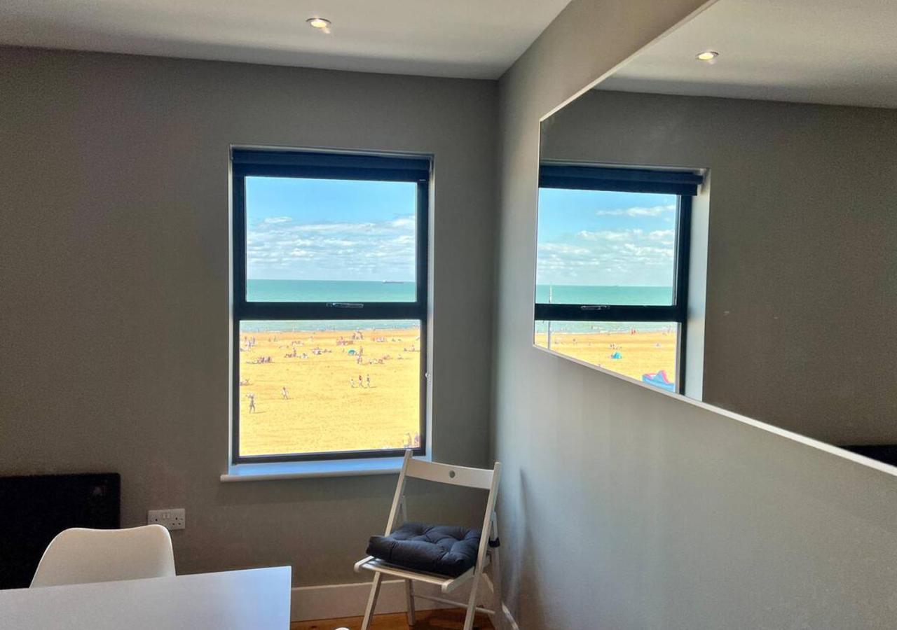 Beachfront Bliss With Sea Views Sleeps 7 Apartment *
