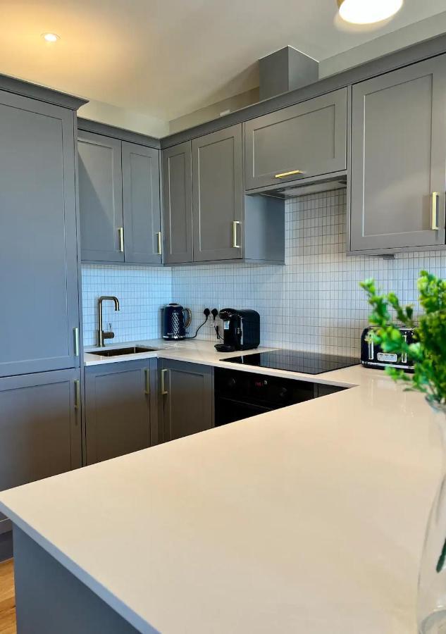 Apartment Beachfront Bliss With Sea Views Sleeps 7 *