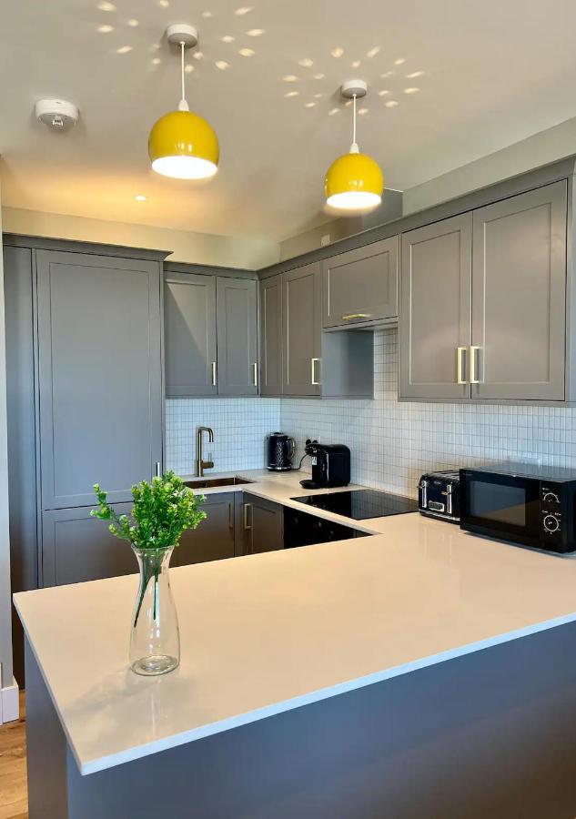 Beachfront Bliss With Sea Views Sleeps 7 Margate