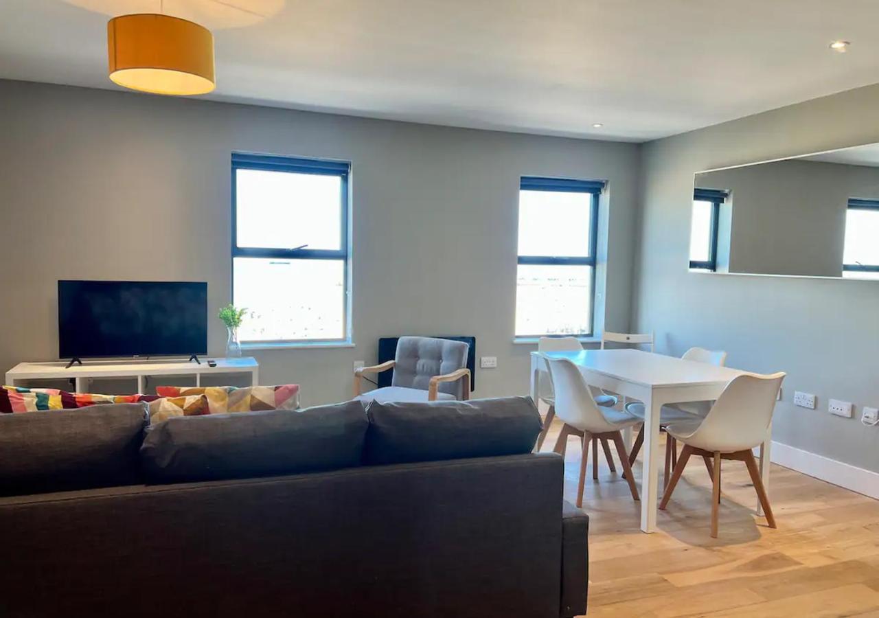 Beachfront Bliss With Sea Views Sleeps 7 *