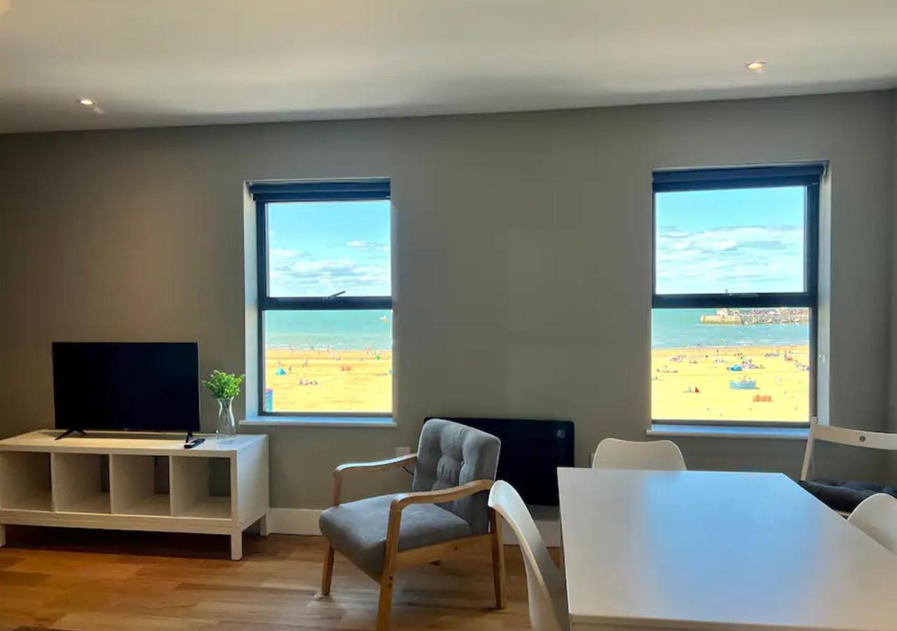 Beachfront Bliss With Sea Views Sleeps 7 Apartment *