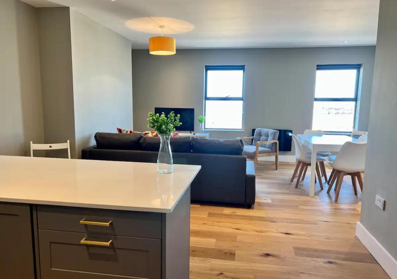 Beachfront Bliss With Sea Views Sleeps 7 Apartment *
